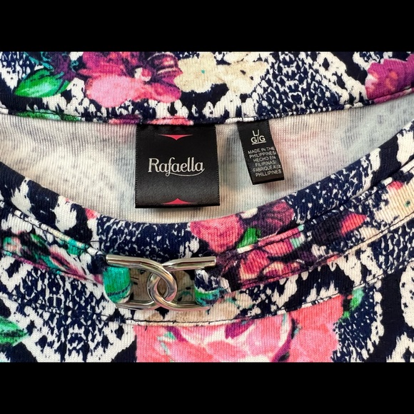 EUC Rafaela short sleeve shirt with metal loop accent - Size L - Picture 3 of 4